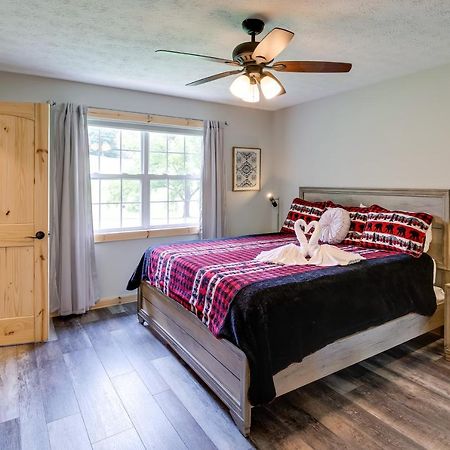Sevierville Cabin With Private Hot Tub And Fire Pit Экстерьер фото